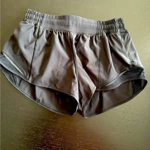 Lululemon hottie hot 2.5 inch